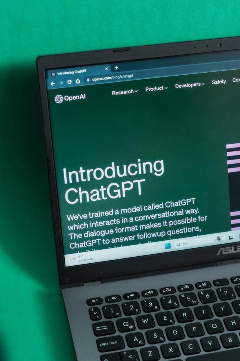 /real-time-sync-the-missing-piece-in-cross-platform-llm-chat-apps feature image