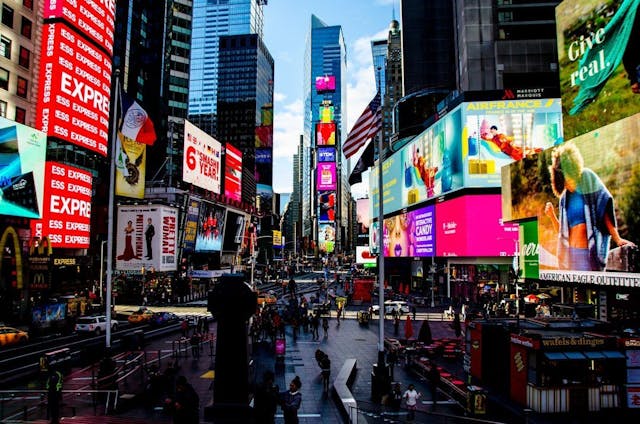 /stop-compromising-your-ux-for-display-ad-revenue-its-not-worth-it-jk7433e1 feature image