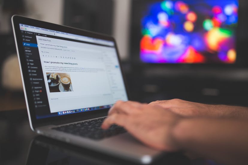 /4-simple-ways-to-skyrocket-your-blog-readership-rq2a35xg feature image