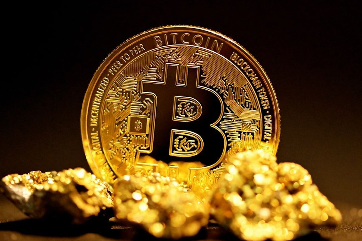 featured image - Bitcoin vs. Gold: Background, Analytics, and Price Estimates