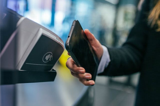 /are-we-close-to-abolishing-physical-money-and-bank-cards feature image