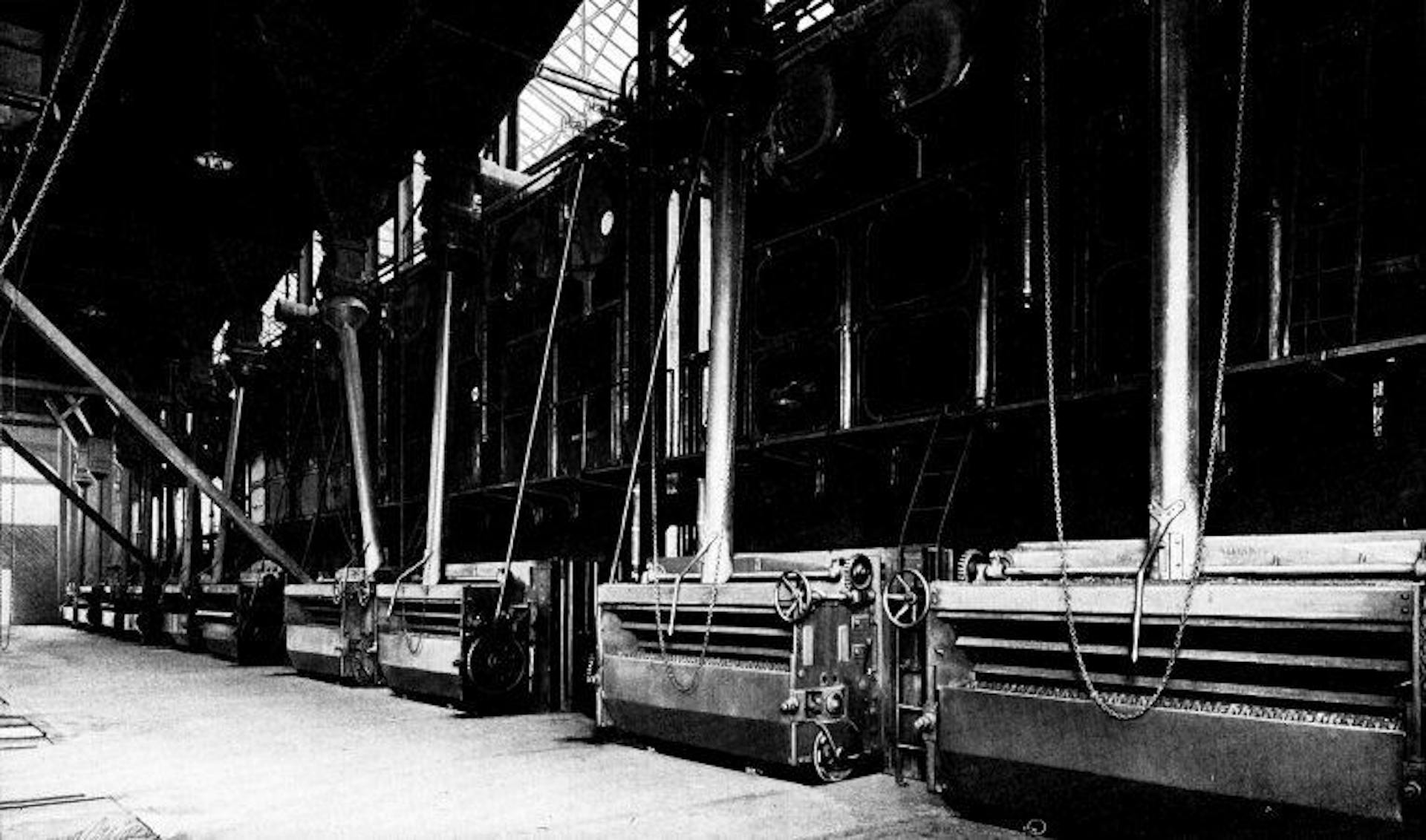 Portion of 9600 Horse-power Installation of Babcock & Wilcox Boilers and Superheaters, Equipped with Babcock & Wilcox Chain Grate Stokers at the Blue Island, Ill., Plant of the Public Service Co. of Northern Illinois. This Company Operates 14,580 Horse Power of Babcock & Wilcox Boilers and Superheaters in its Various Stations