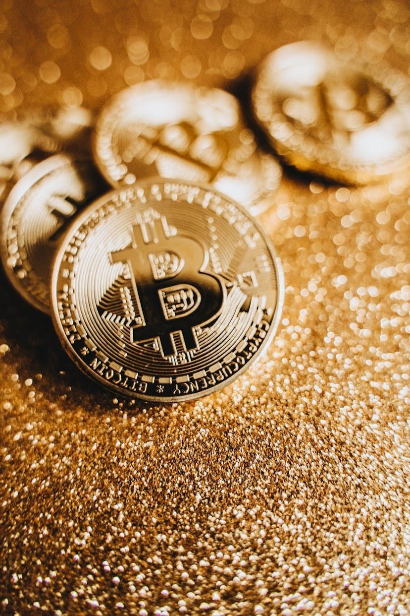 /why-everyday-people-dont-trust-crypto-and-some-answers-to-placate-their-fears feature image