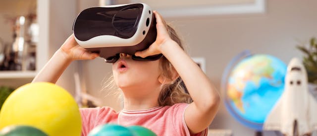 /future-of-virtual-reality-in-education-the-hottest-edtech-trend feature image