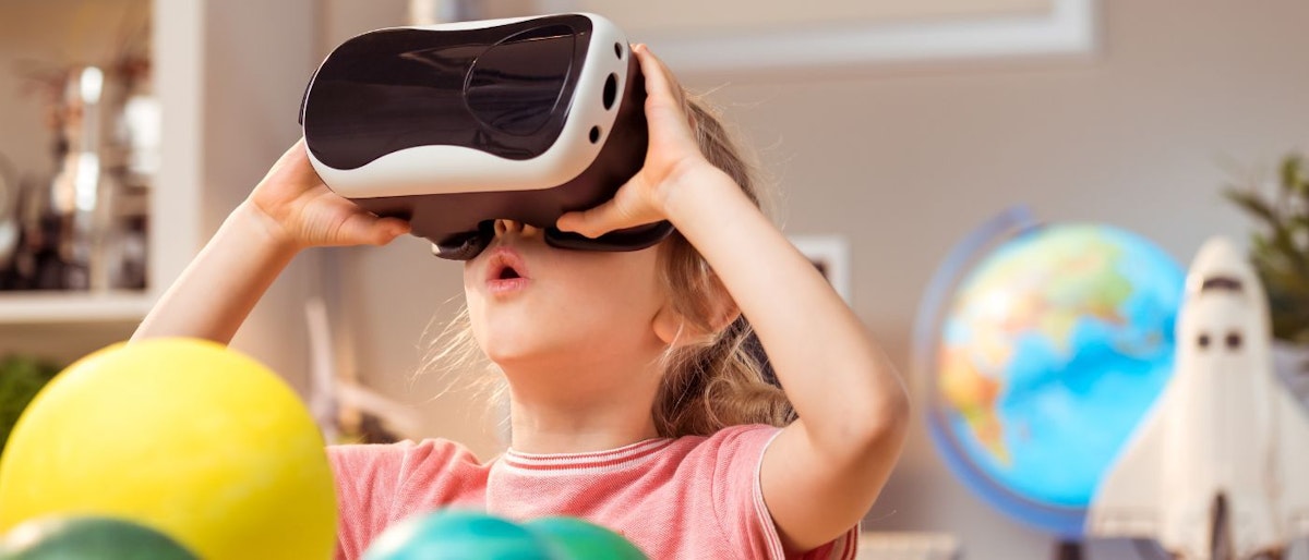 featured image - Future of Virtual Reality in Education: The Hottest EdTech Trend