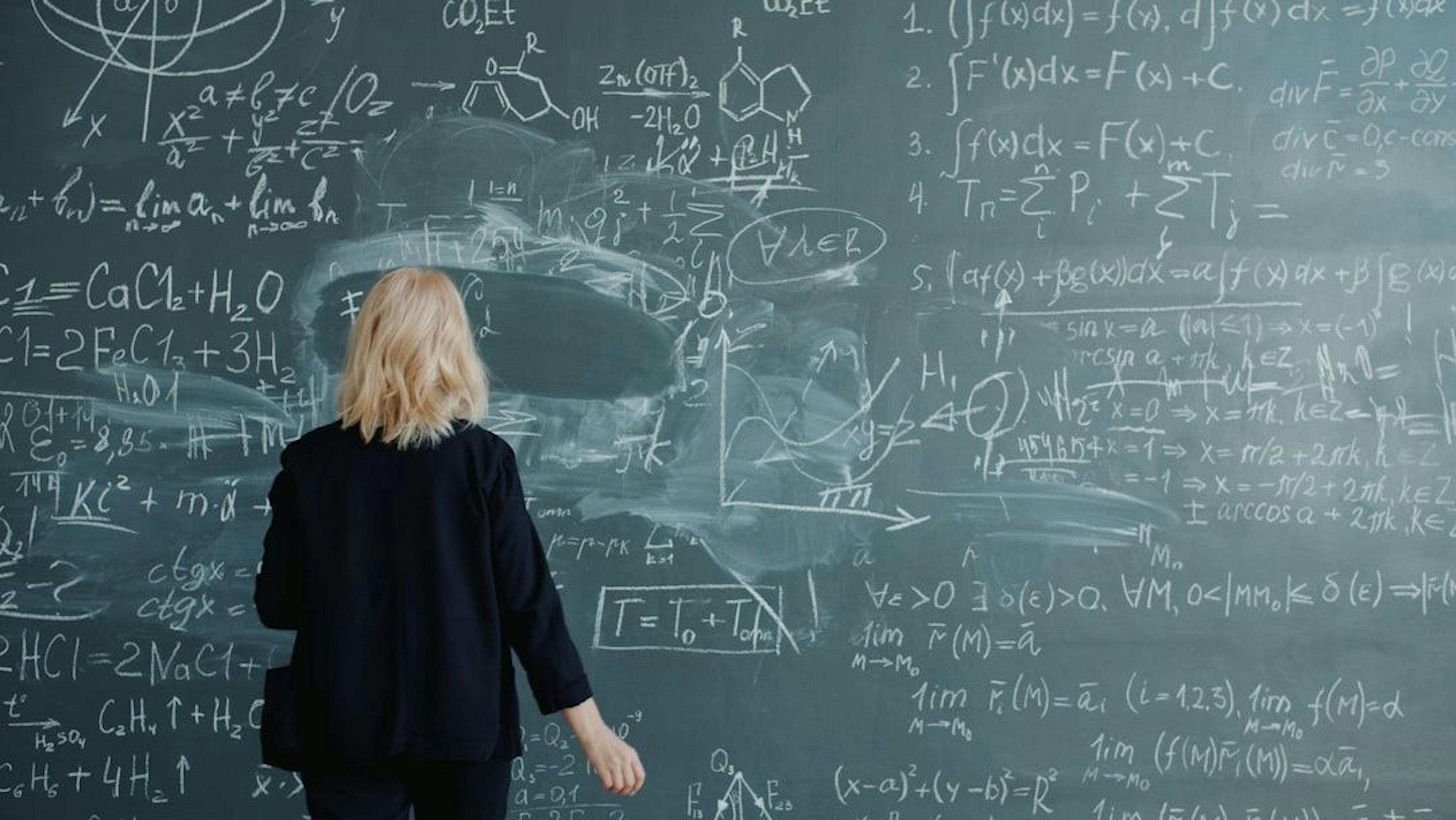 featured image - The Art of the Prompt: Engineering GenAI to Produce SOLID-Compliant Code