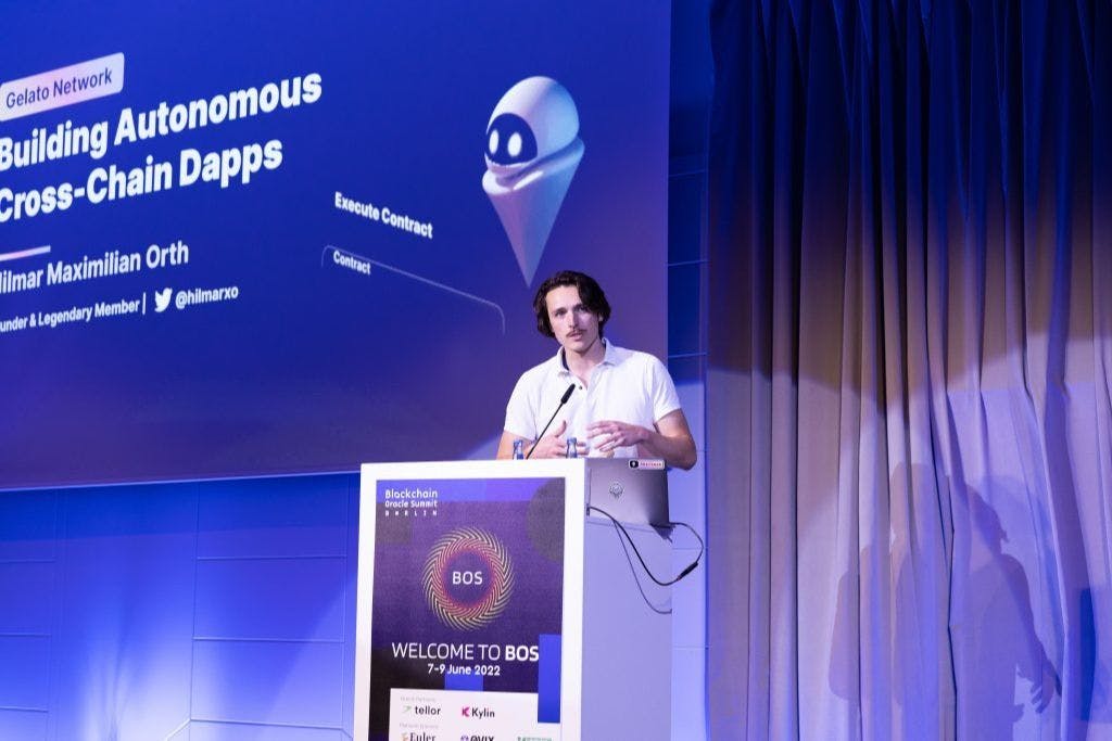 featured image - Sự phát triển và tác động của các DApp chuỗi chéo tự trị