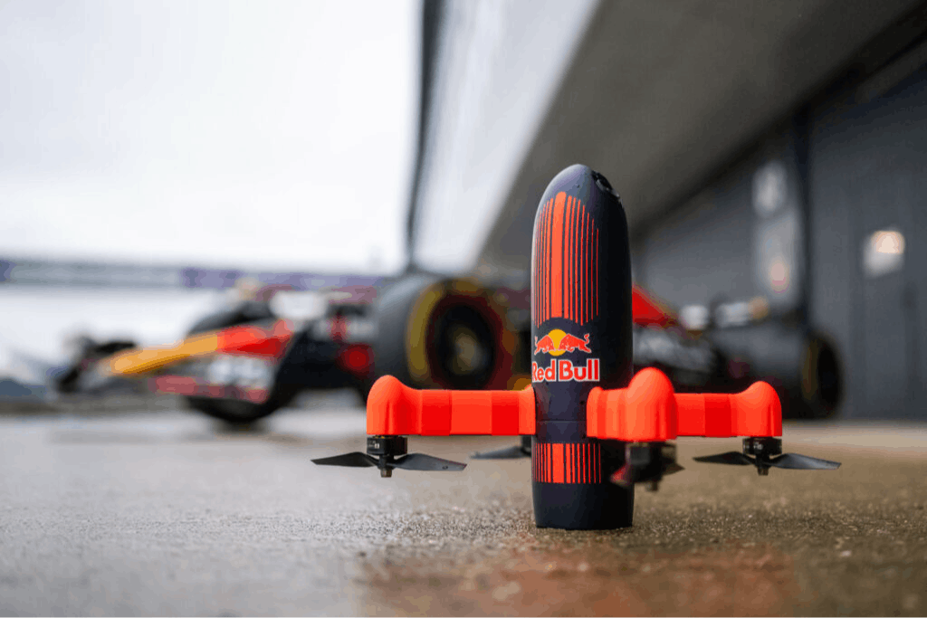 Внутри секретного Red Bull's Traving Aerospace, автомобильная и чистая энергия