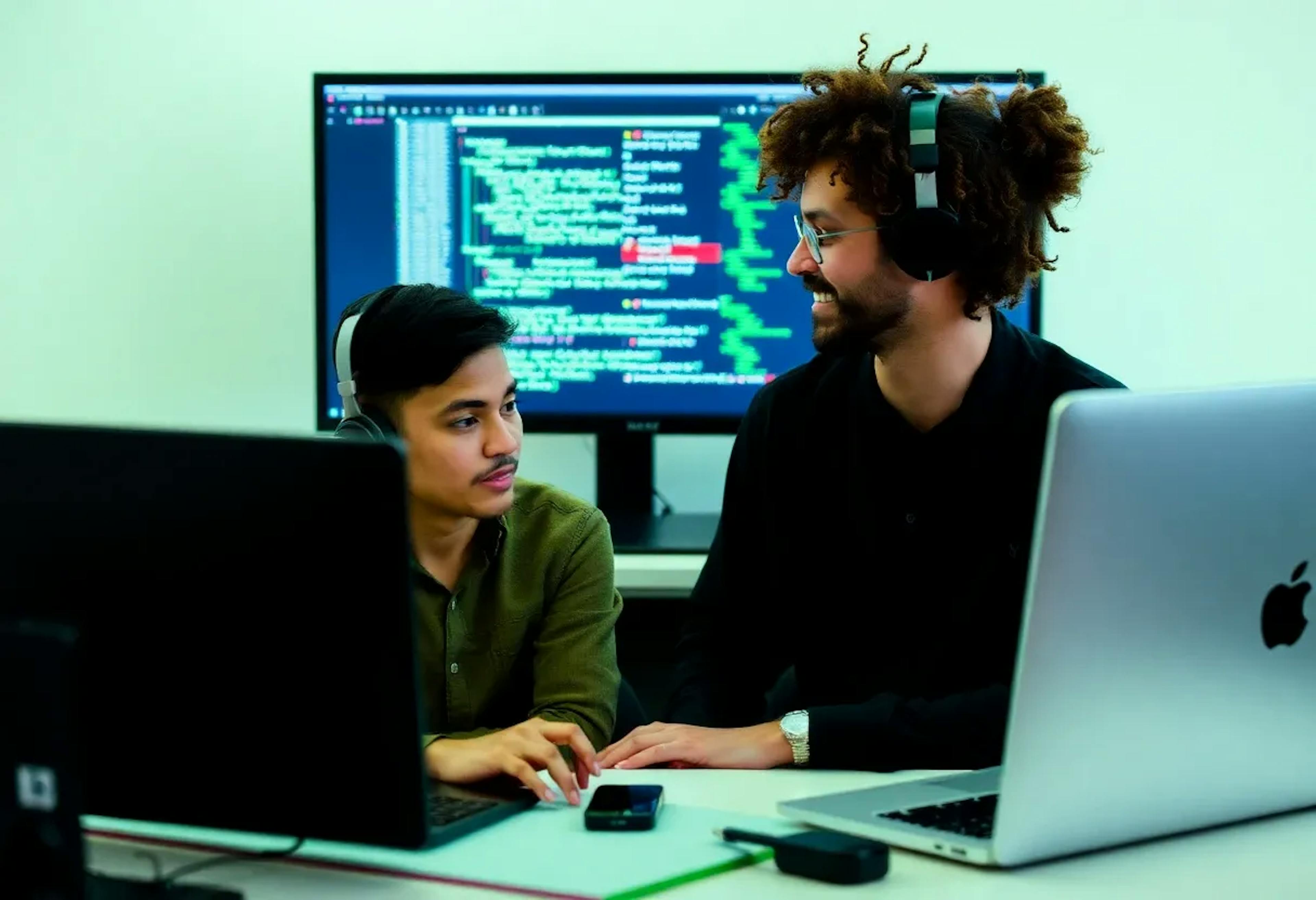 featured image - Does Programming with a Partner Make Learning Easier?