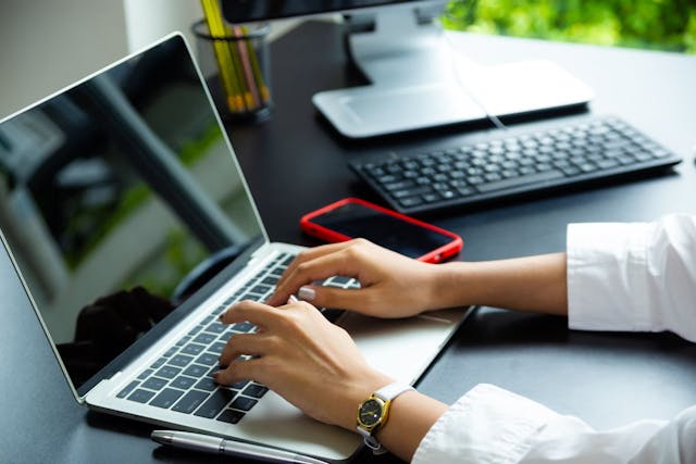 /after-the-draft-tips-to-edit-that-saas-article-like-a-pro feature image