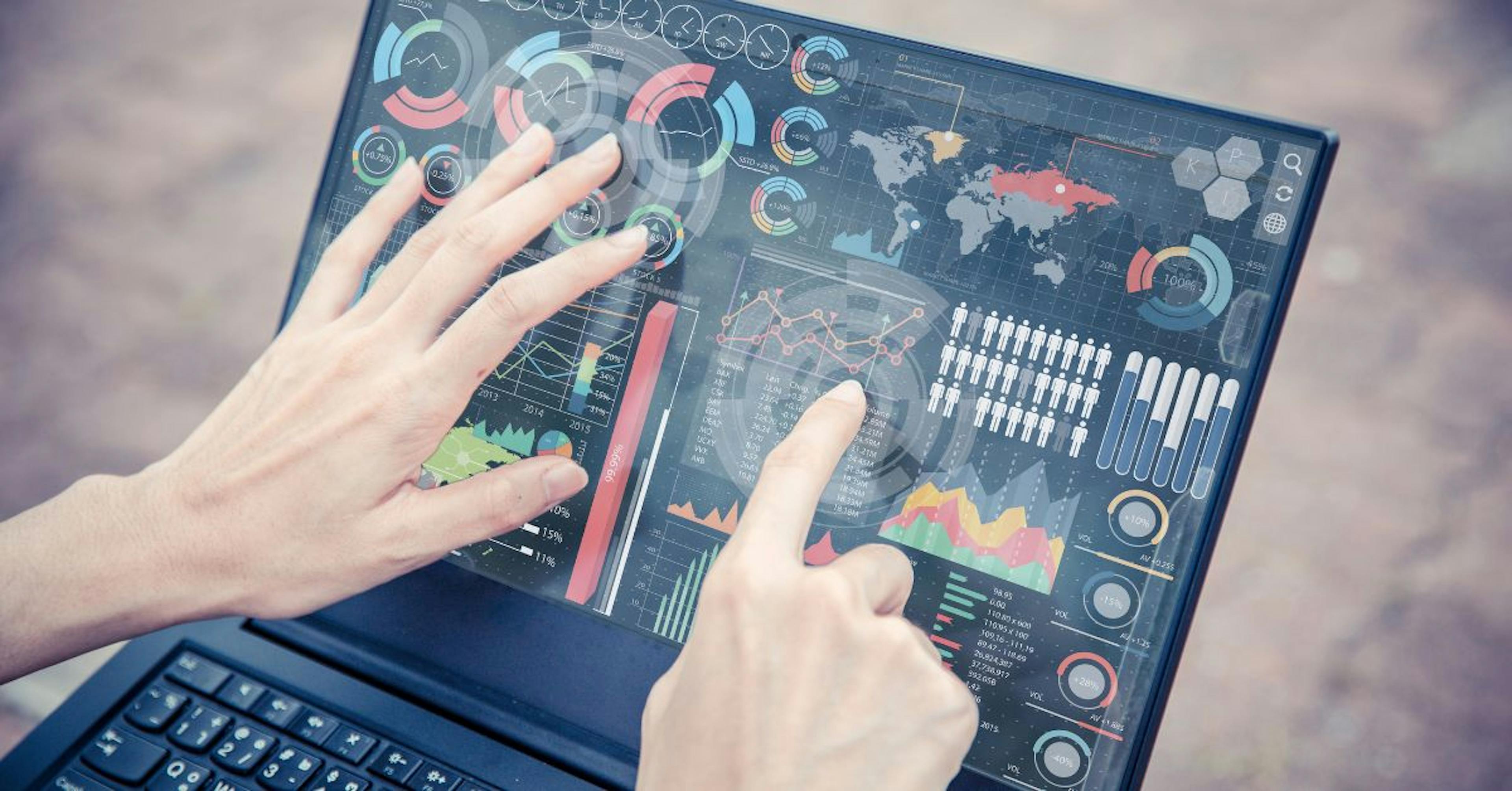 featured image - Choice Dynamics: 5 Benefits of Decision Support Systems for Enterprises in 2024