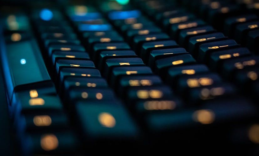 /mechanical-keyboard-vs-membrane-keyboard-pros-and-cons-4r3r34oi feature image