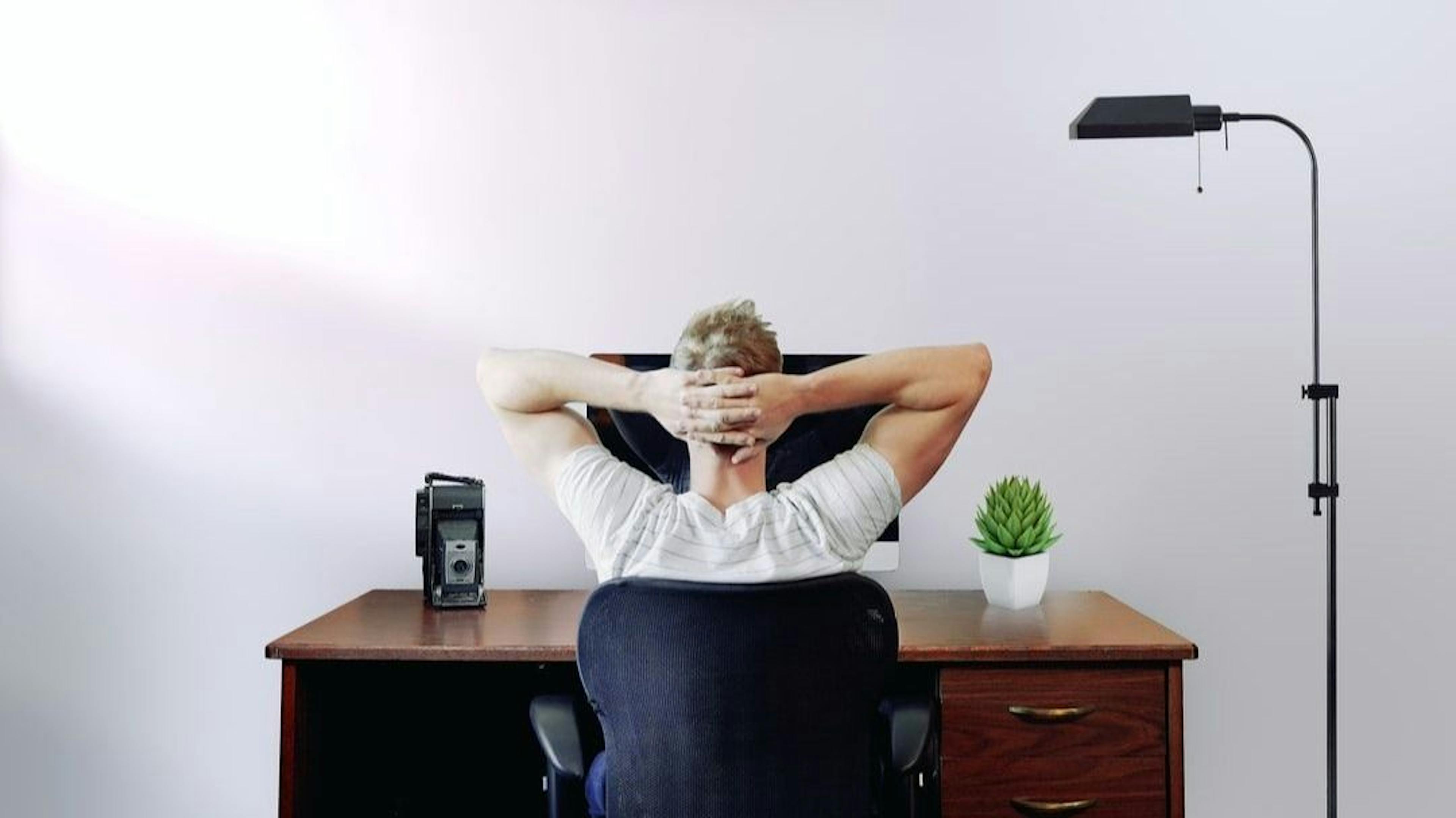 featured image - 16 Apps and Technologies that Make our Remote Working Lives Easier