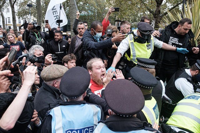 /does-freedom-of-speech-exist-in-cryptocurrency-communities-uk6h31b7 feature image