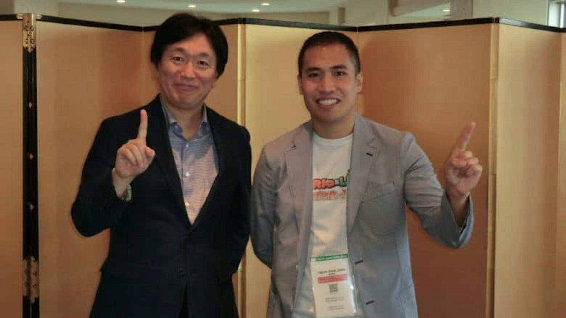 Yo (a la derecha) con el presidente del software Nippon Ichi