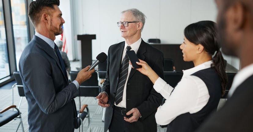 /3-pr-tactics-startups-should-prioritize-to-attract-investors feature image