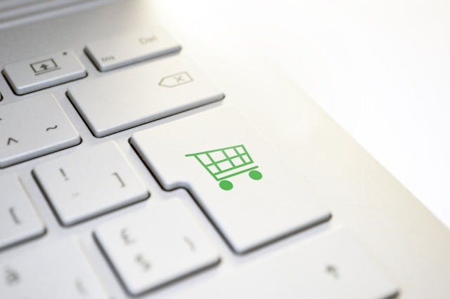 /magento-242-release-notes-y1r322h feature image