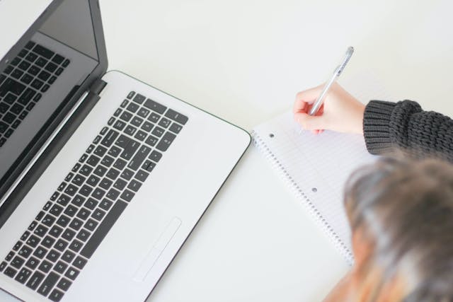 /3-lessons-your-tech-company-can-learn-from-a-copywriter-yz1s35wk feature image