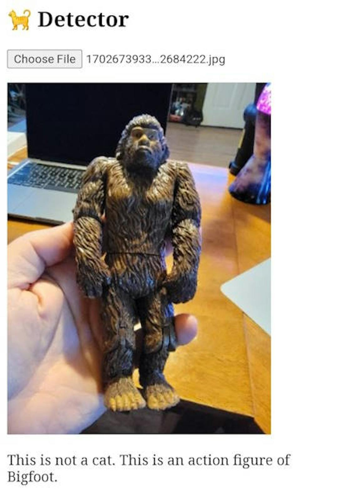 Una imagen de una figura de acción de Bigfoot.