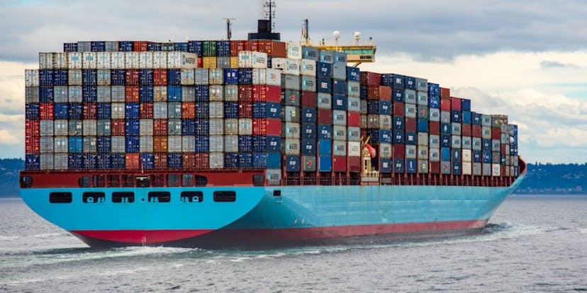 /docker-image-vs-container-what-are-the-differences feature image