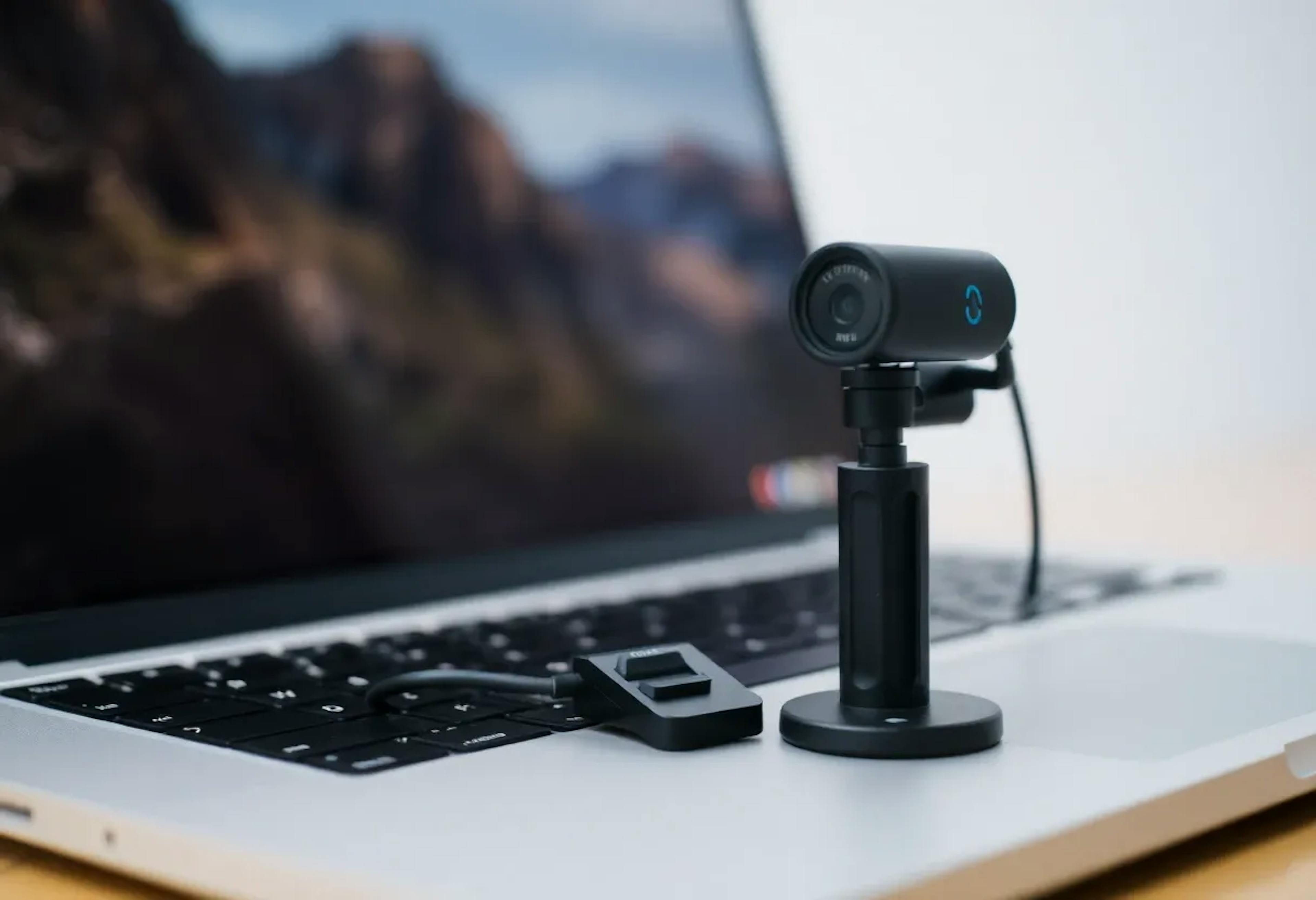 featured image - New Research Shows 720p Webcams Can Leak What You’re Browsing