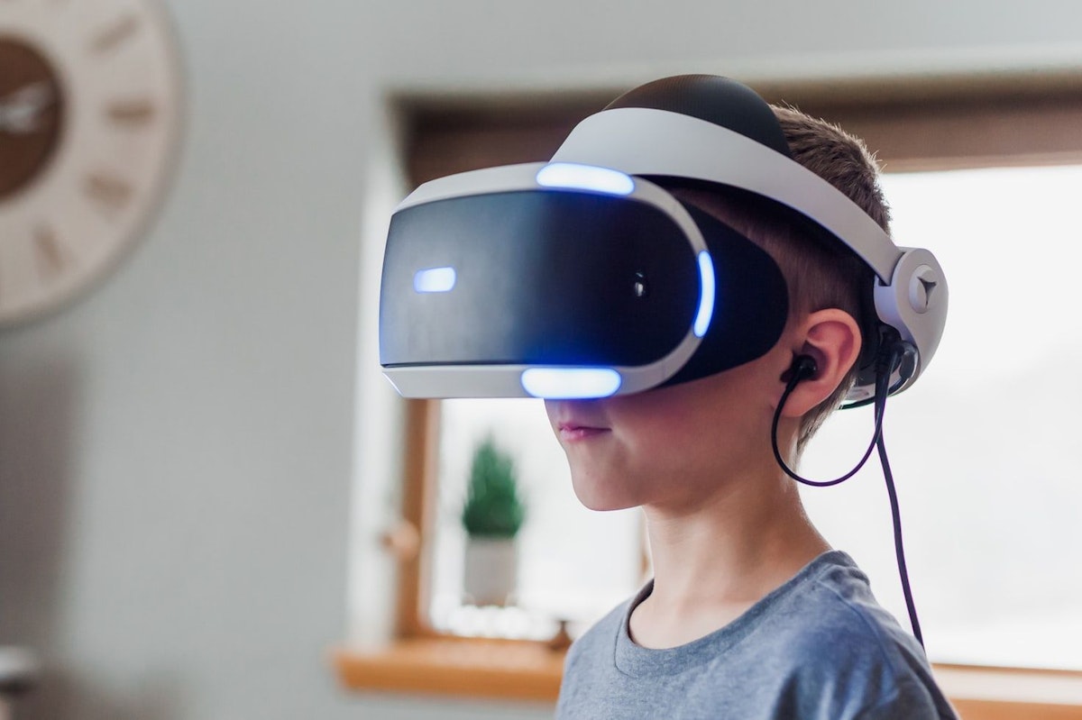 featured image - Is Virtual Reality the Future of Social Media?