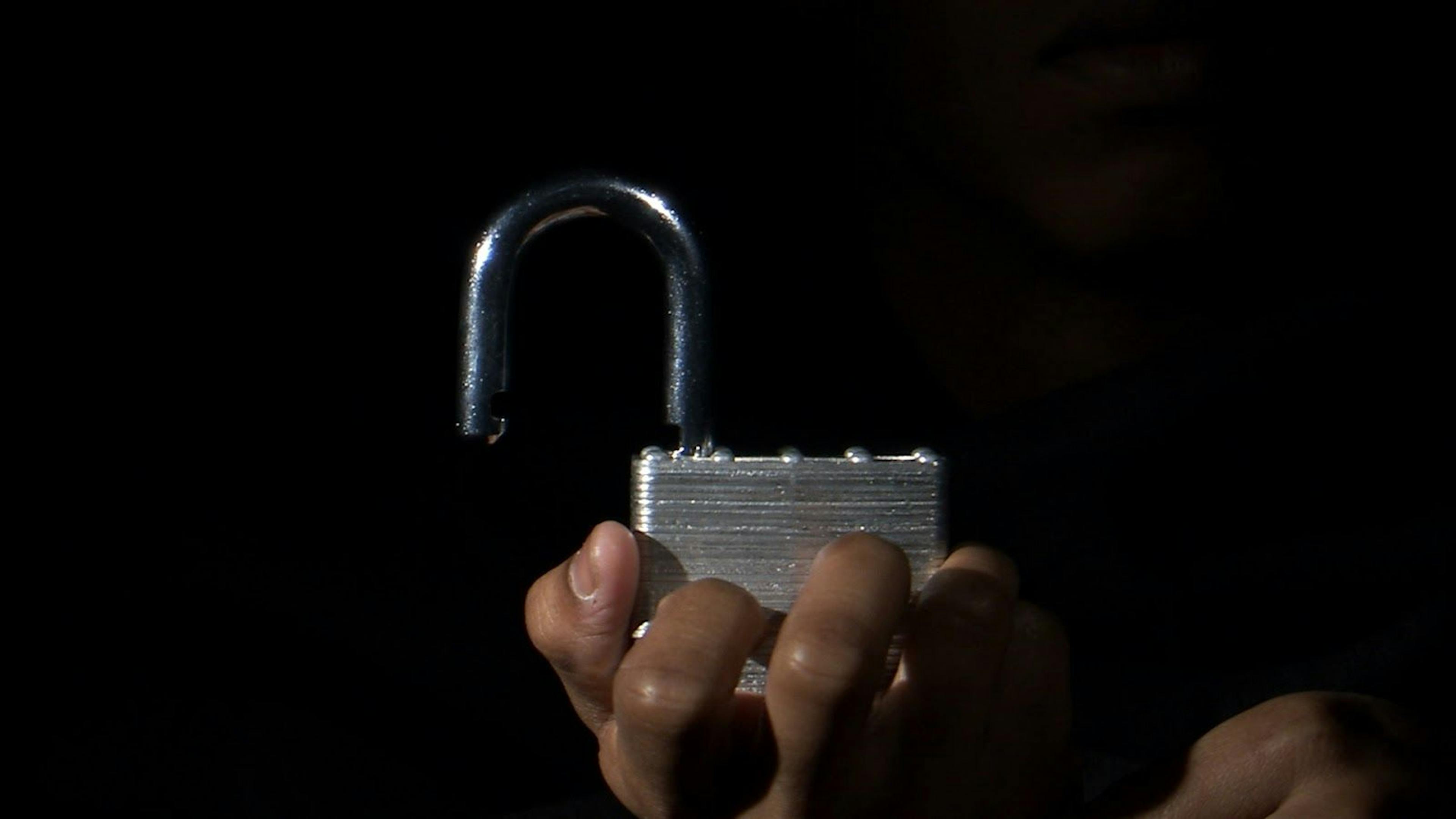 featured image - How to Crack a Password Using Hashcat