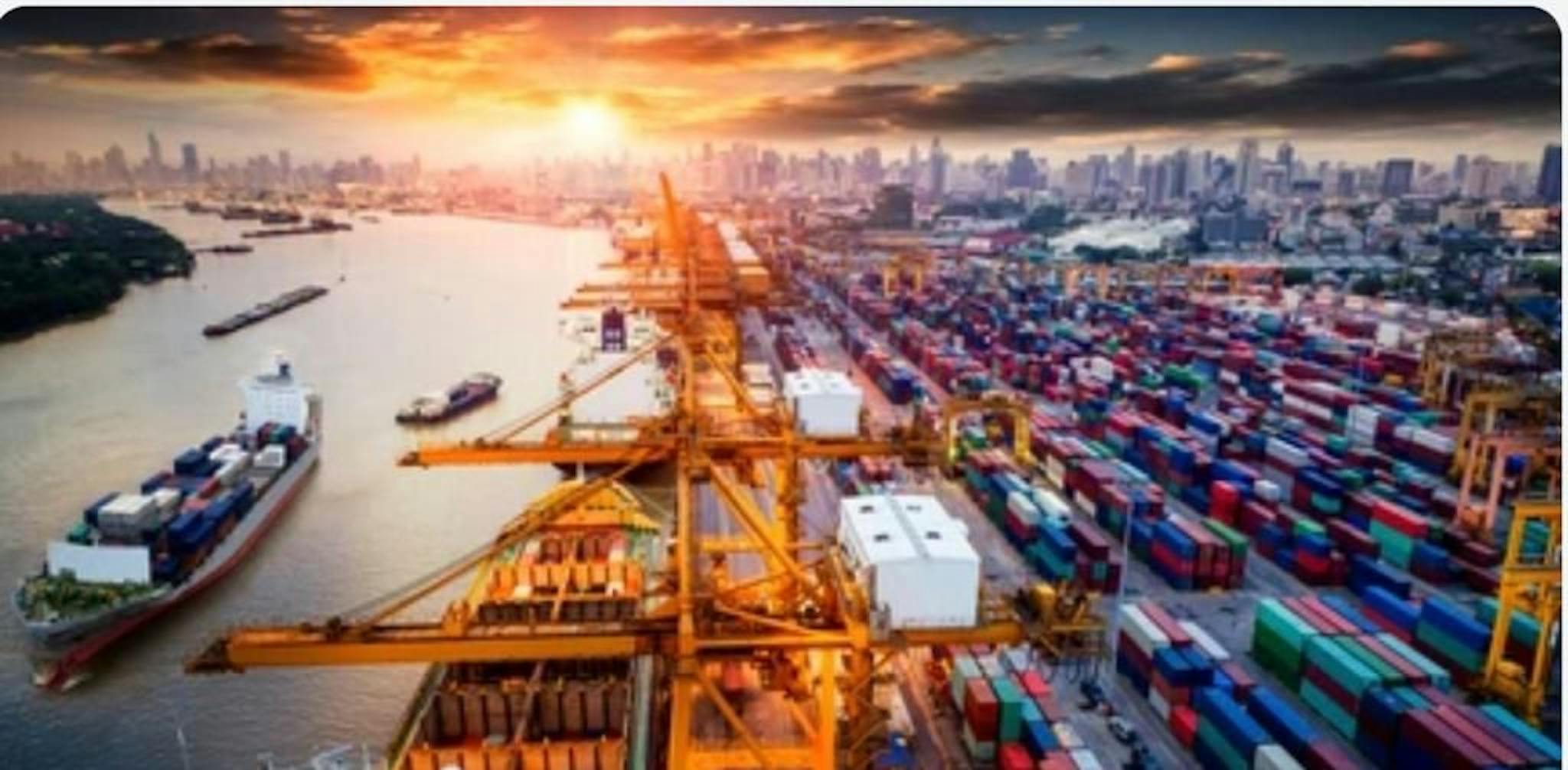 featured image - Notable Impacts of Blockchain Tech on The Supply Chain