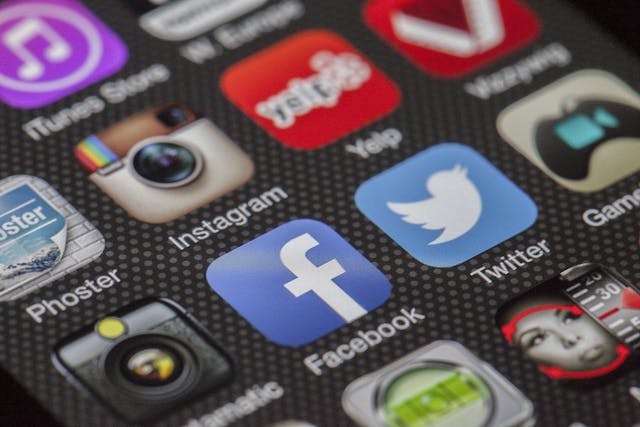 /11-ways-to-use-social-media-to-promote-your-fintech-company feature image