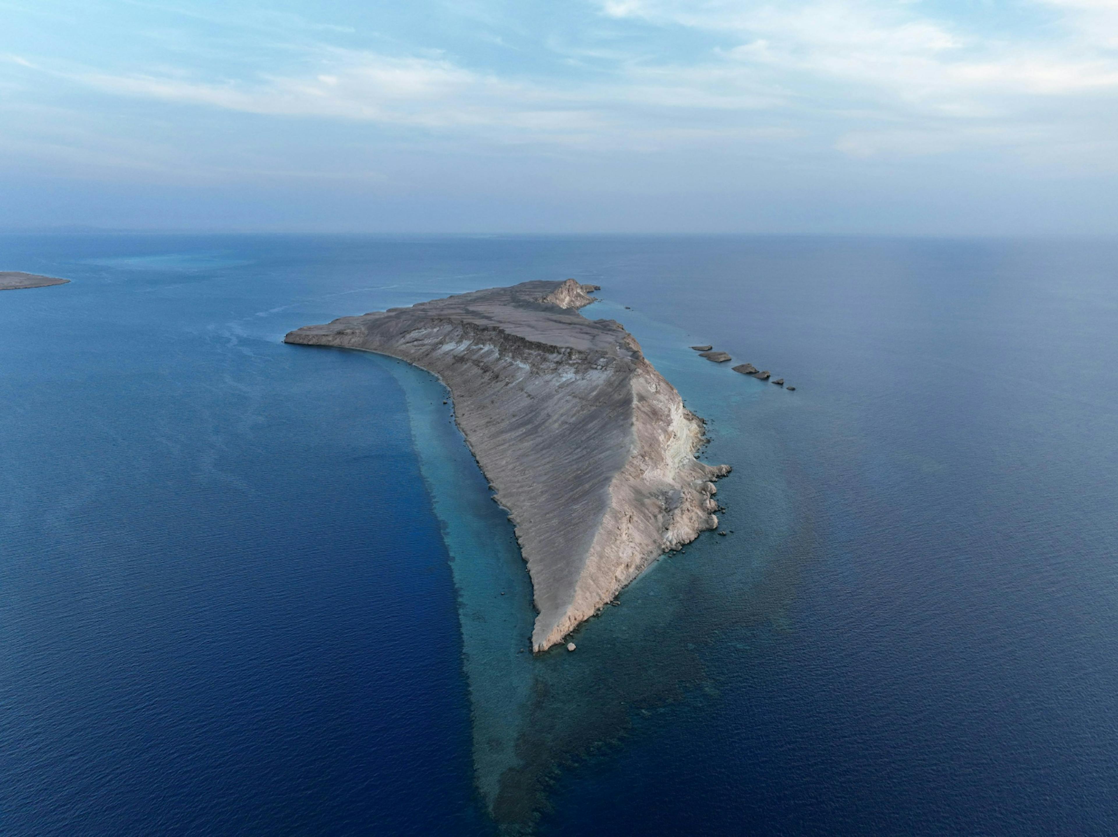 featured image - Power BI: How to Create Dynamic Show Hide Slicer Panel