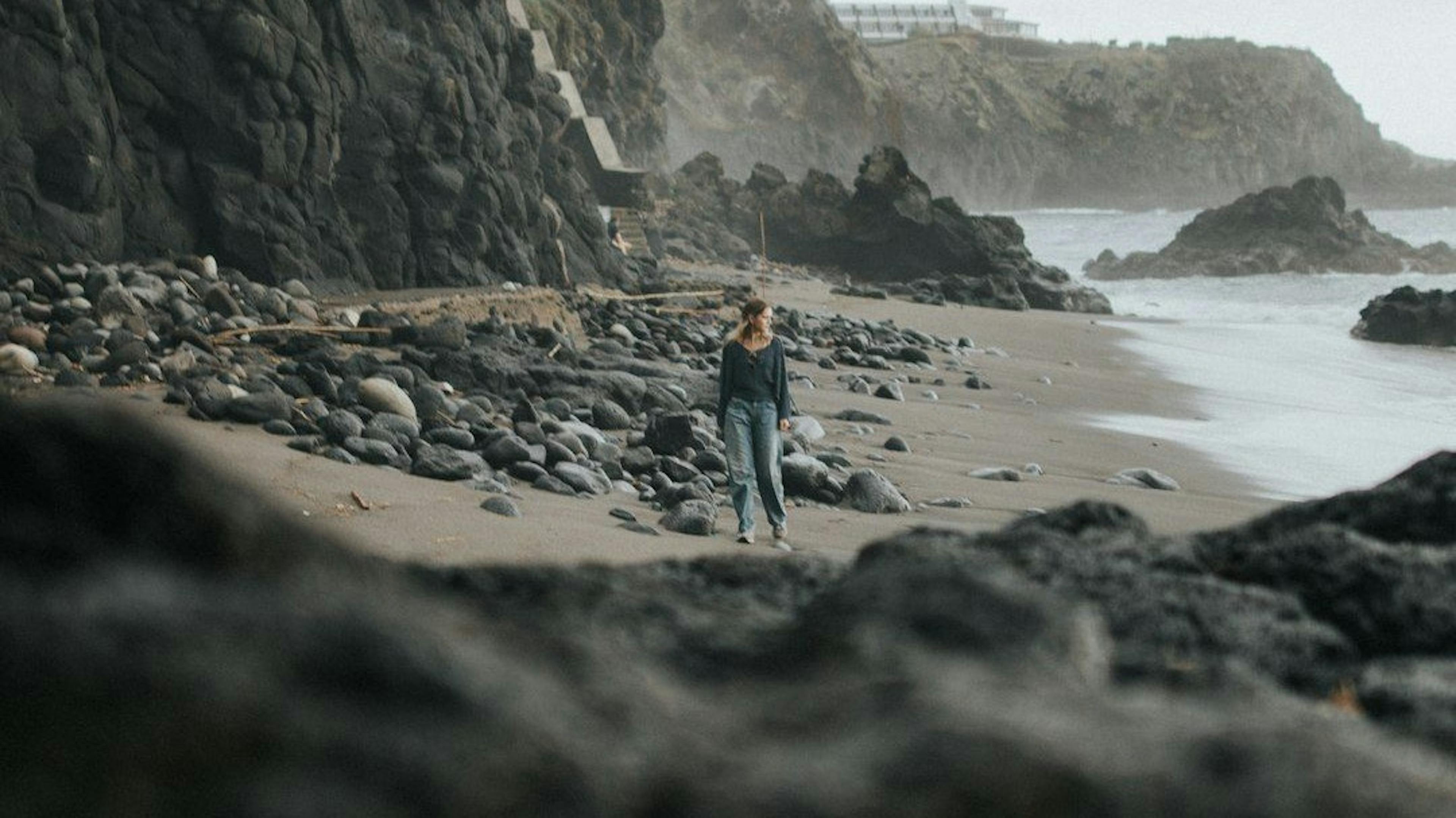 featured image - How to Use DAX Studio to Retrieve All Measures in Power BI