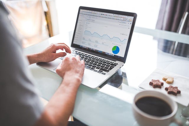 /how-to-improve-social-media-campaign-using-data-visualization feature image