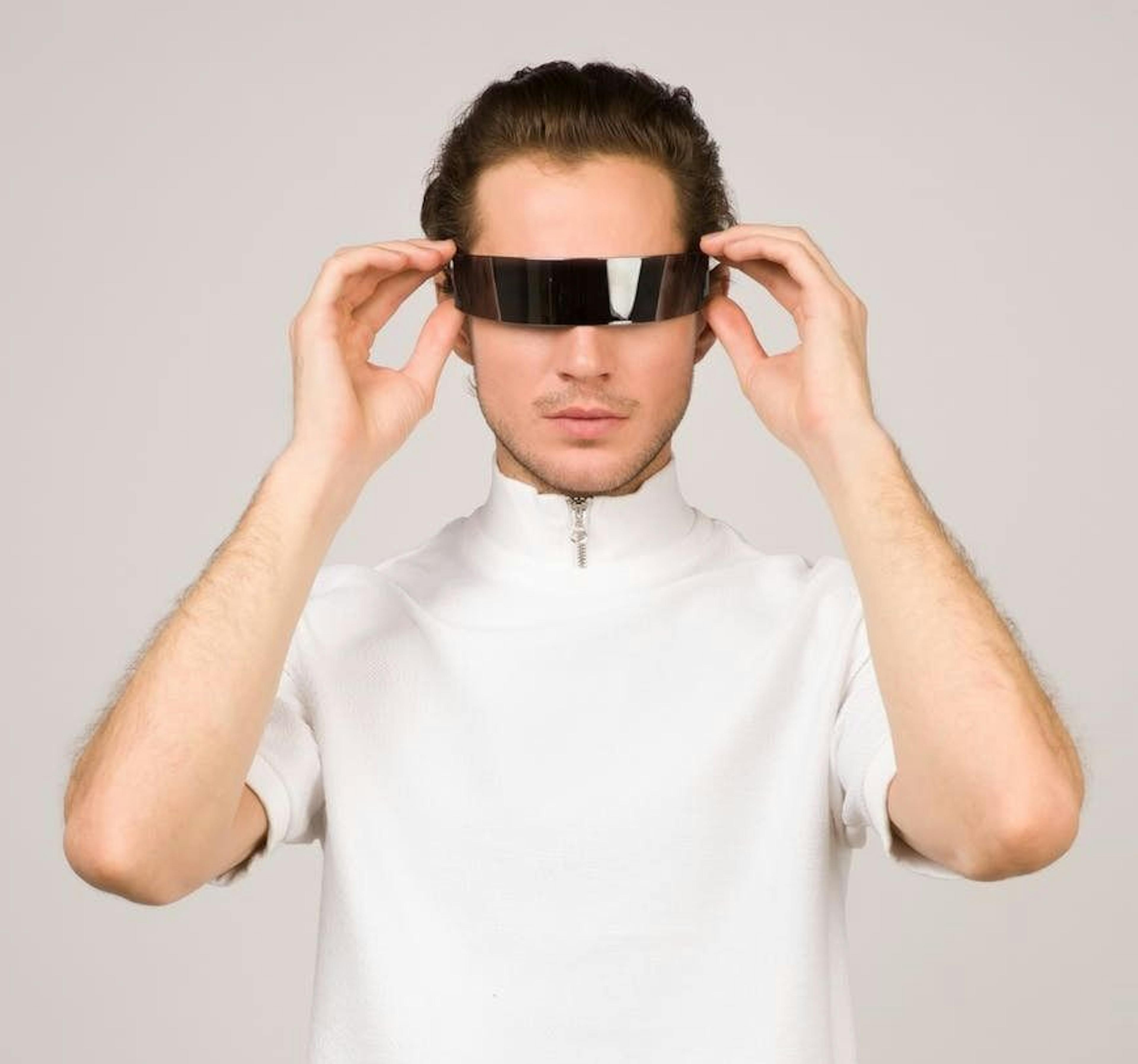 /integrating-ar-and-vr-into-the-physical-and-industrial-worlds-ay1n332w feature image