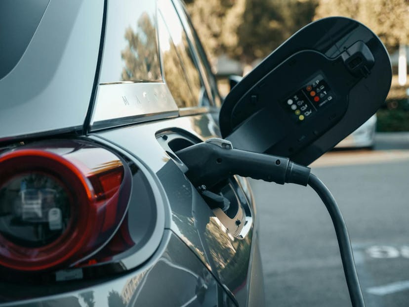 /the-growing-impact-of-electric-vehicles-in-indias-sustainable-future feature image