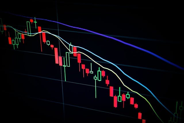 /crypto-markets-reel-amidst-israel-hamas-conflict feature image