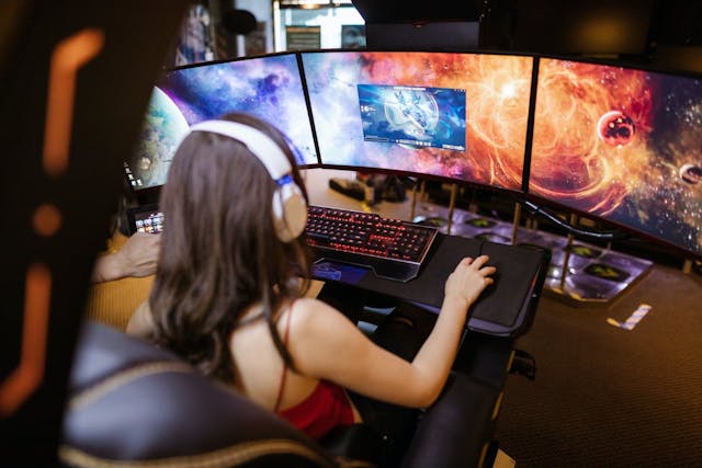 /beyond-the-controller-women-are-making-a-serious-mark-in-the-esports-industry feature image
