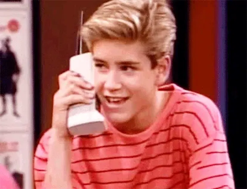 featured image - Das erste Mobiltelefon der Welt kostete 4.000 Dollar