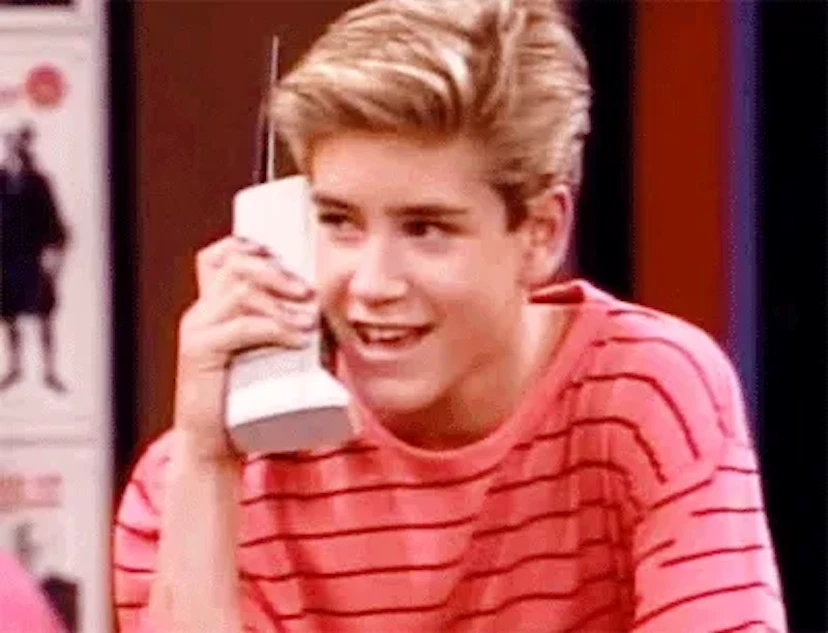 featured image - Dünyanın İlk Cep Telefonunun Fiyatı 4.000 Dolar