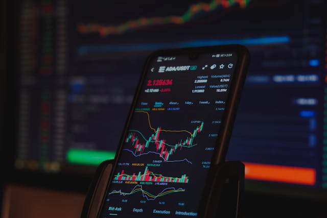 /build-a-crypto-price-tracker-using-nodejs-and-cassandra-7pn35oa feature image