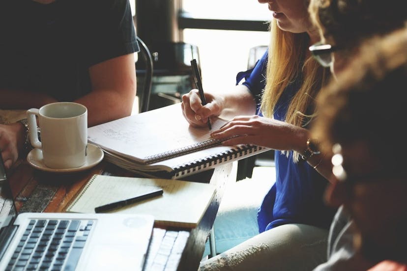 /5-business-growth-hacking-tips-to-adopt-in-2023 feature image