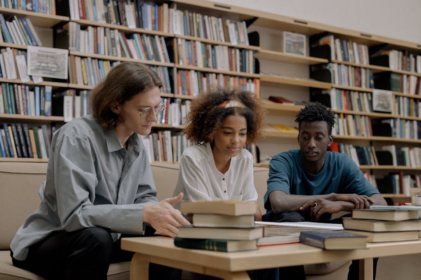 /5-best-machine-learning-books-for-ml-beginners-o23g376l feature image