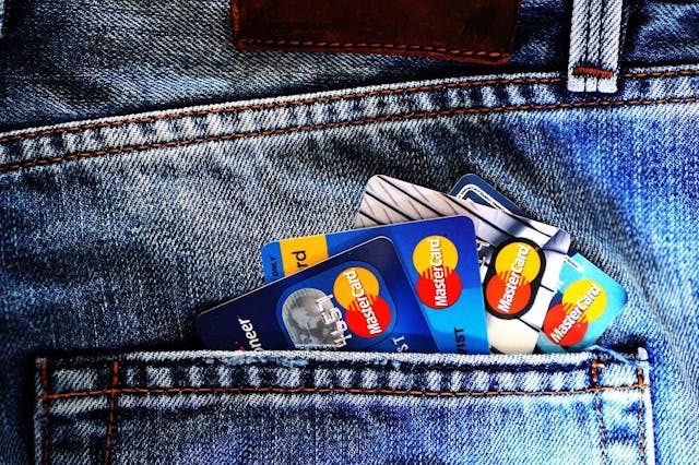 /credit-card-fraud-detection-via-machine-learning-a-case-study-1o3o3327 feature image